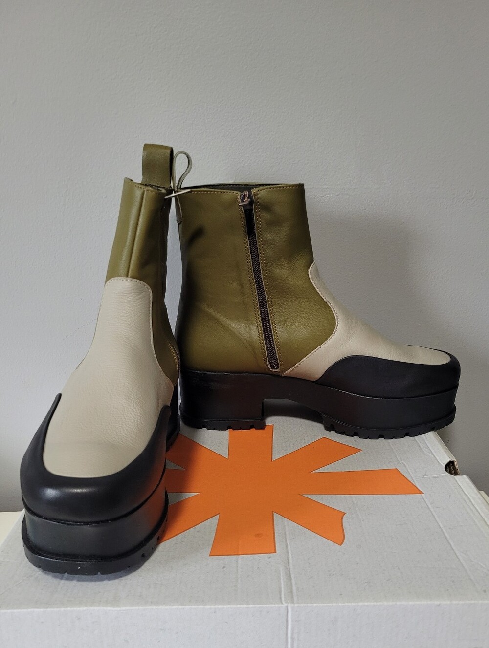 The Art Company Manchester Boots, BNIB, Size 41